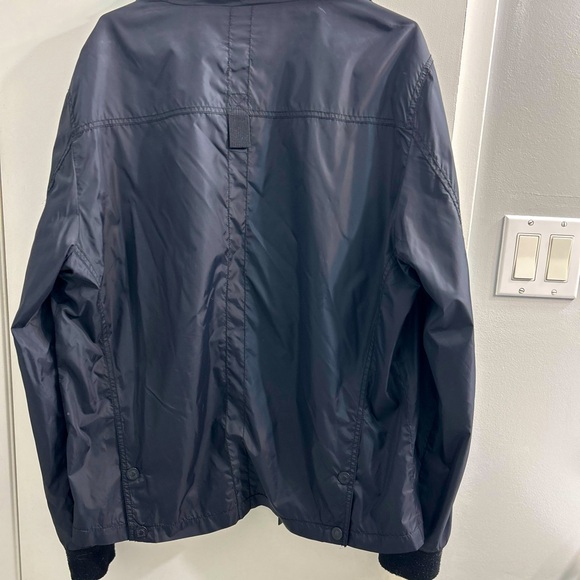 Kenneth Cole Reaction light weight bomber jacket.
Black in colour, mesh inlay. - Picture 4 of 7